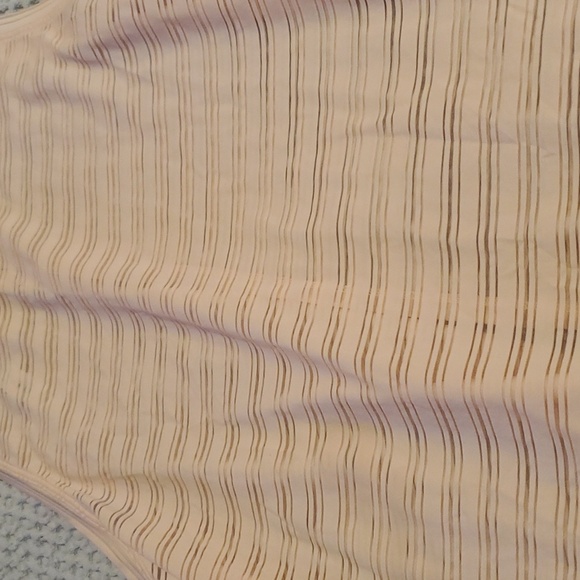 Lululemon Top Meet Halfway Tank in Striped Butter Pink 4 (#25) - Picture 6 of 8